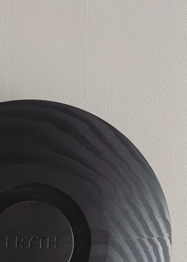 Black bowl with 'Fryth' branding on a light gray background